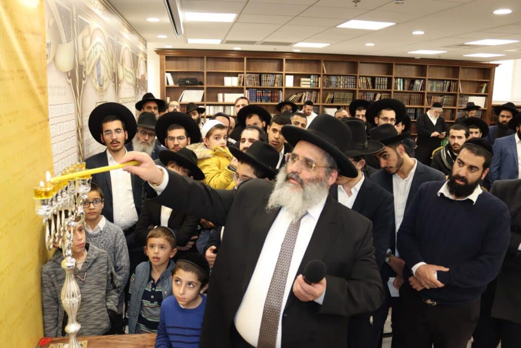 גלריה: מסיבת חנוכה אצל הגר"י אברג'ל