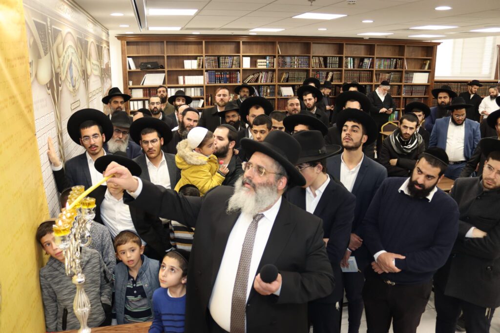 גלריה: מסיבת חנוכה אצל הגר"י אברג'ל