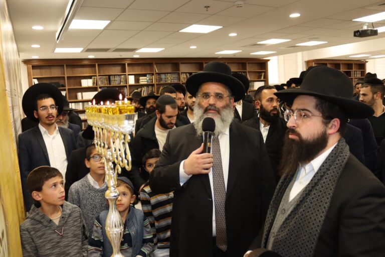 גלריה: מסיבת חנוכה אצל הגר"י אברג'ל