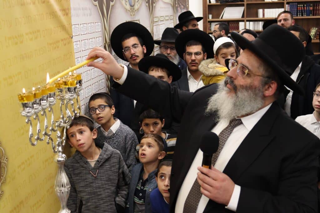 גלריה: מסיבת חנוכה אצל הגר"י אברג'ל