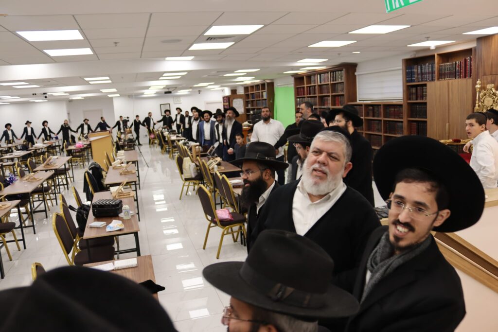 גלריה: מסיבת חנוכה אצל הגר"י אברג'ל