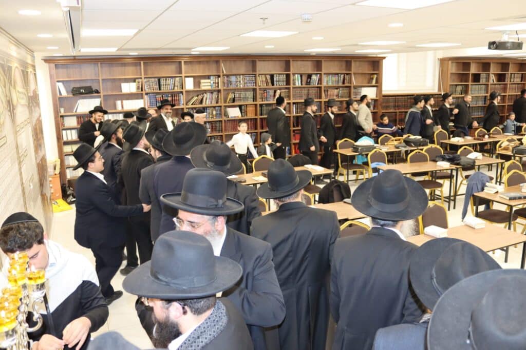 גלריה: מסיבת חנוכה אצל הגר"י אברג'ל