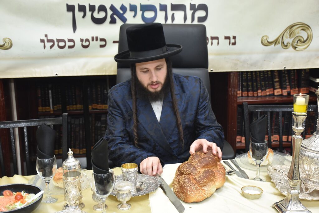 האדמו"ר מלעלוב ערך טיש בבית מדרשו