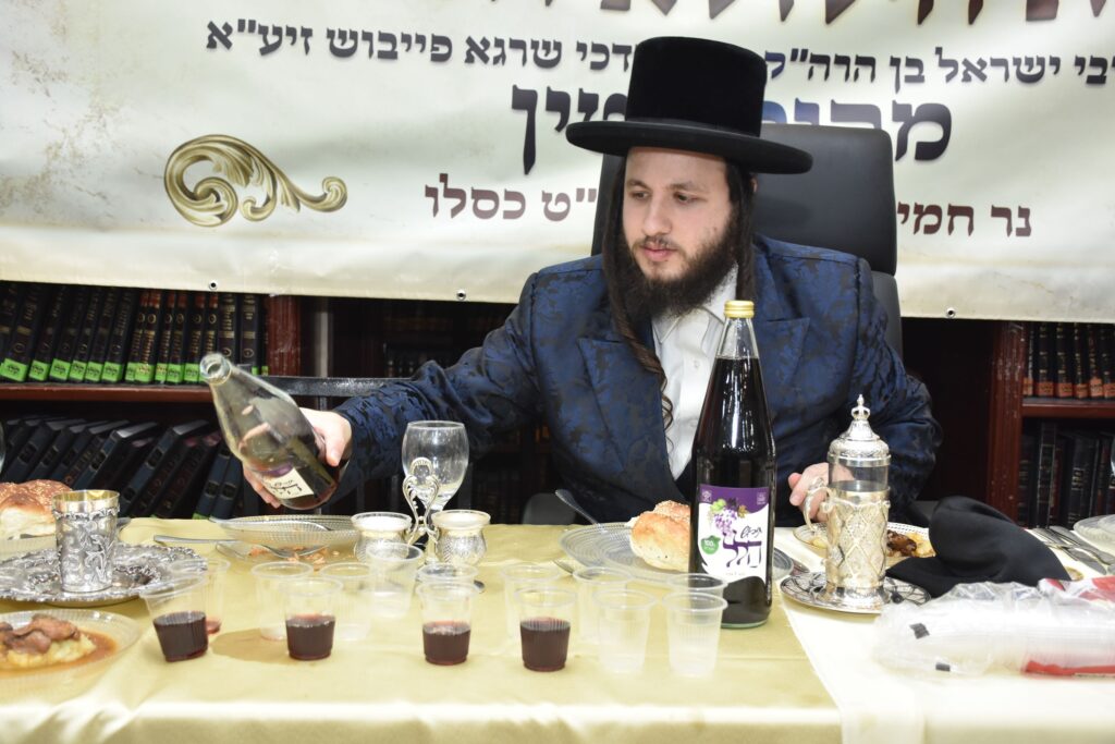 האדמו"ר מלעלוב ערך טיש בבית מדרשו