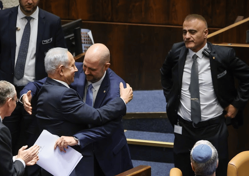 "עם ישראל חייב לך": סמוטריץ' הפתיע את עומר בר לב "עם ישראל חייב לך": סמוטריץ' הפתיע את עומר בר לב