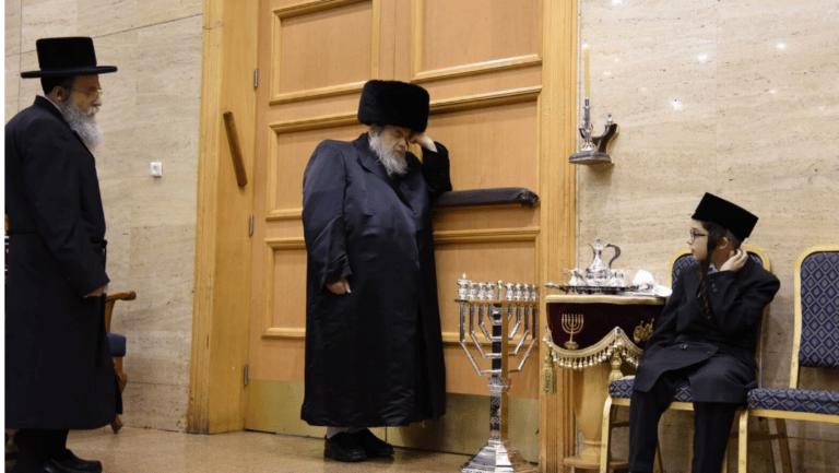 המחדש מציג: זמני ההדלקות בחצרות האדמו"רים