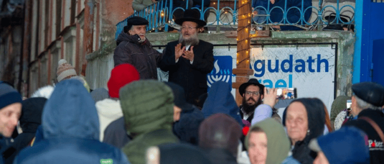 הפליט מאוקראינה הדליק את החנוכיה המרכזית במולדובה