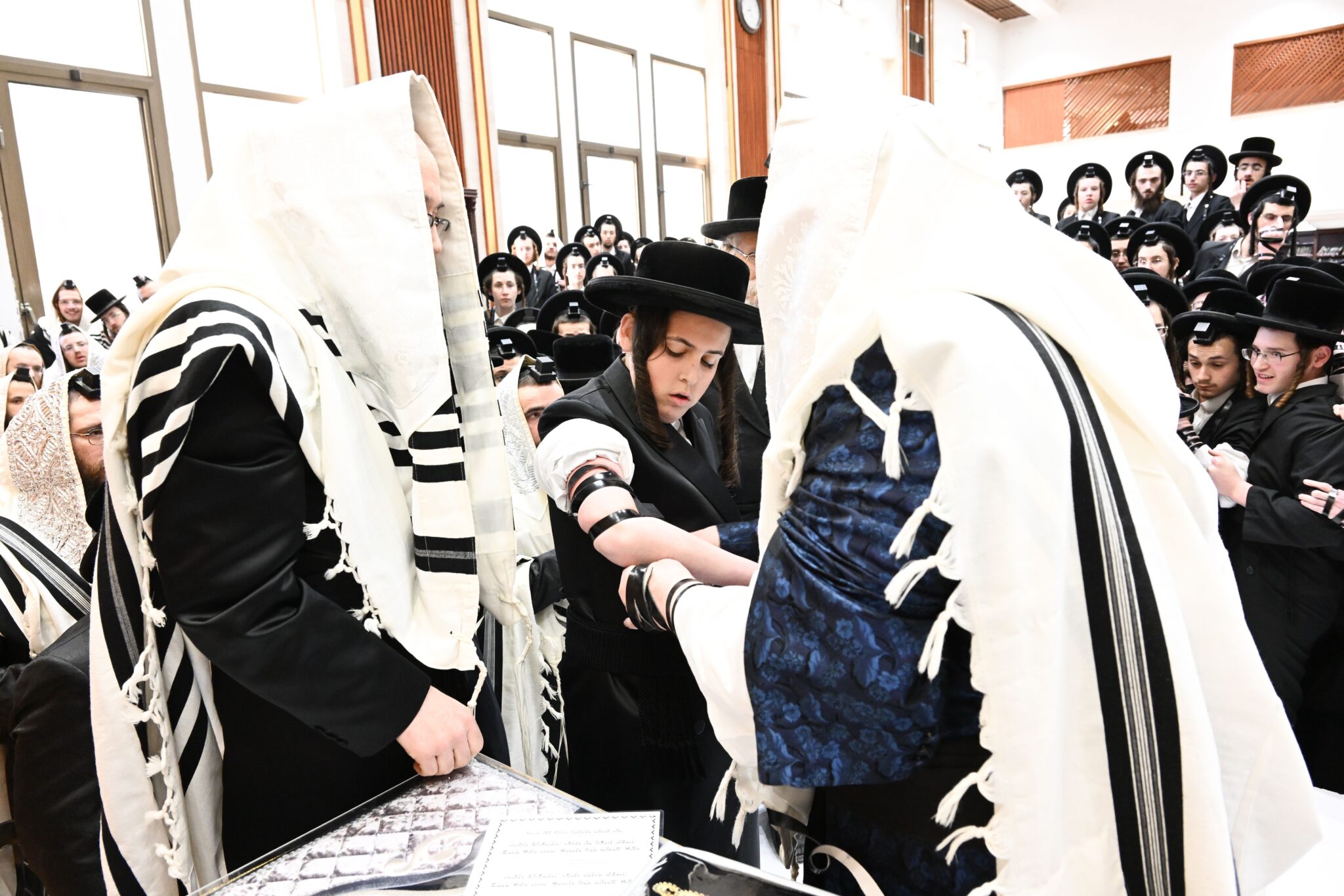 בצאנז חגגו בר מצווה לנכד האדמו"ר