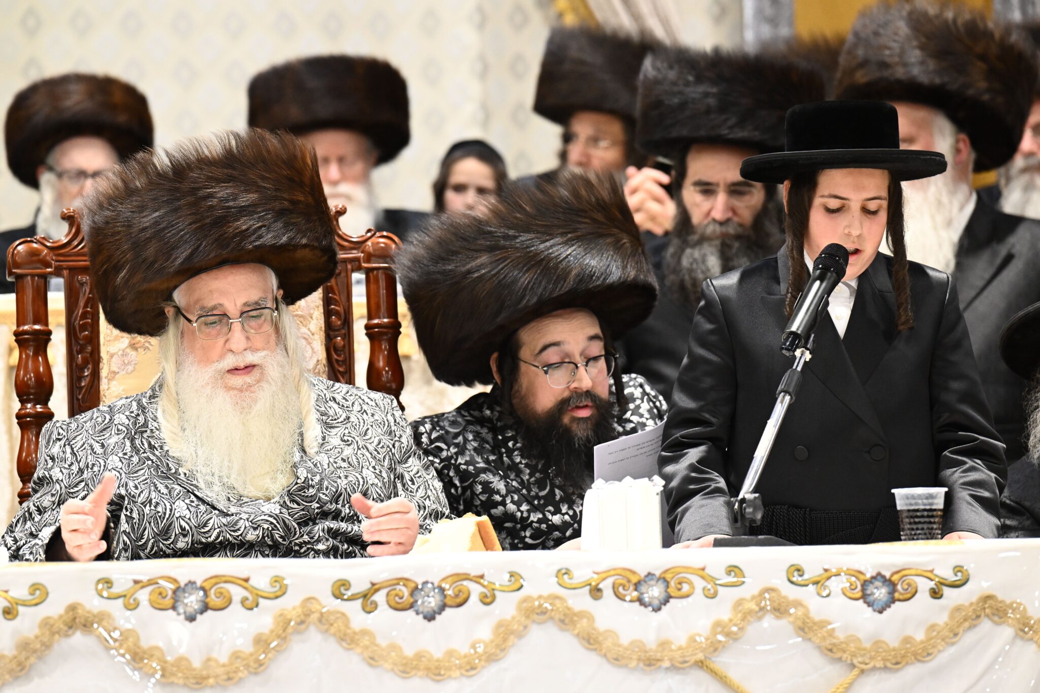 בצאנז חגגו בר מצווה לנכד האדמו"ר