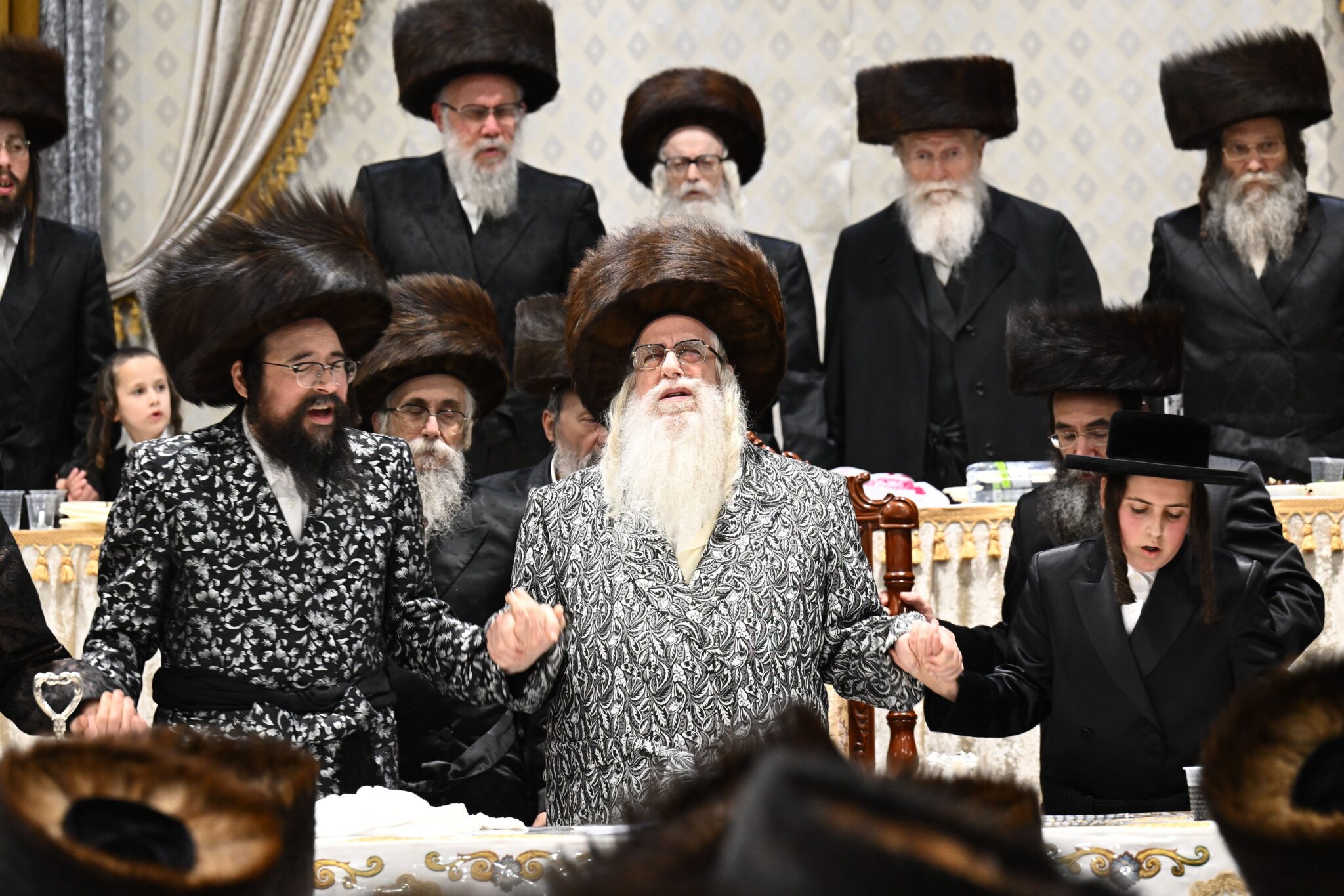 בצאנז חגגו בר מצווה לנכד האדמו"ר