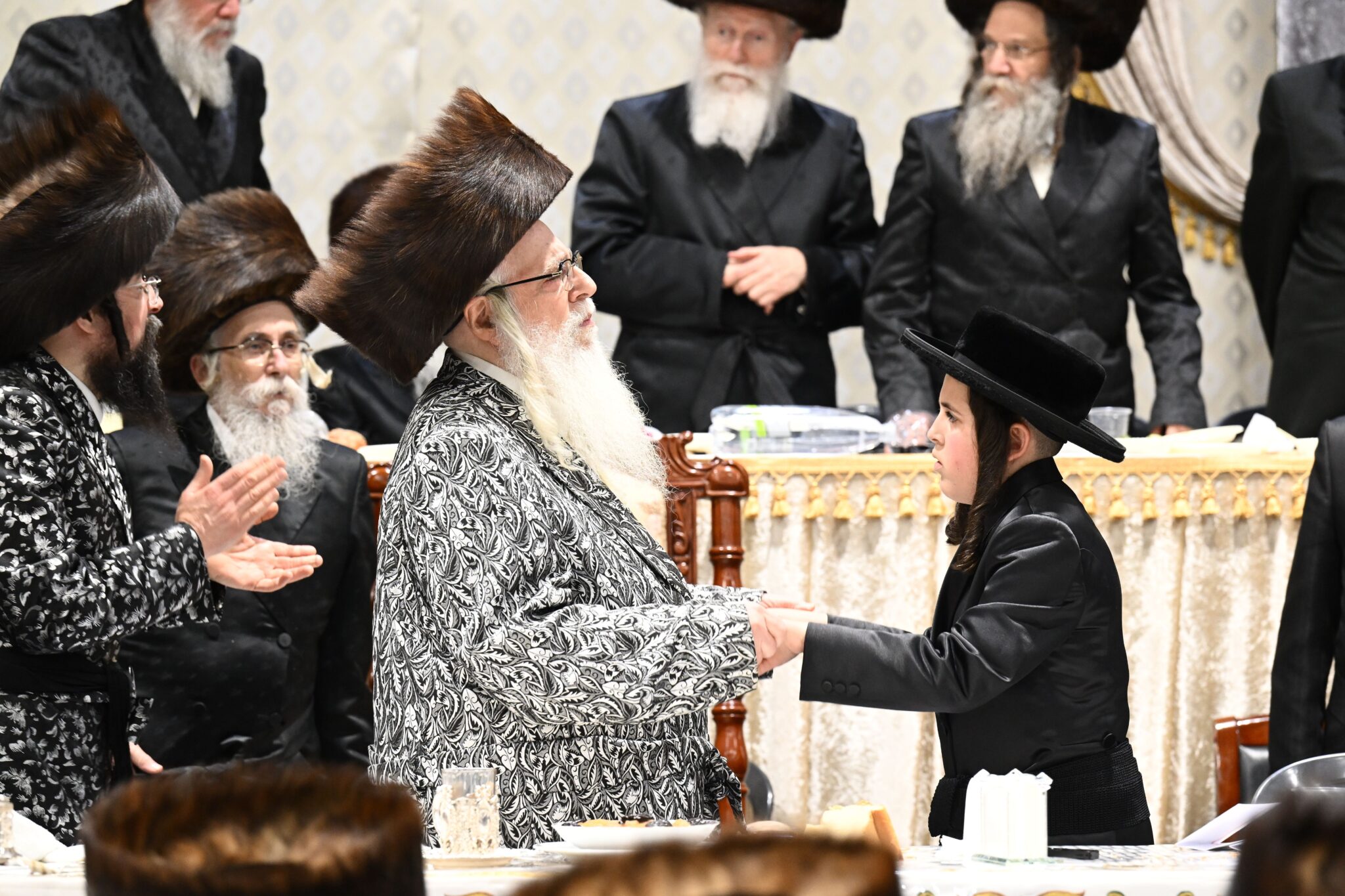 בצאנז חגגו בר מצווה לנכד האדמו"ר