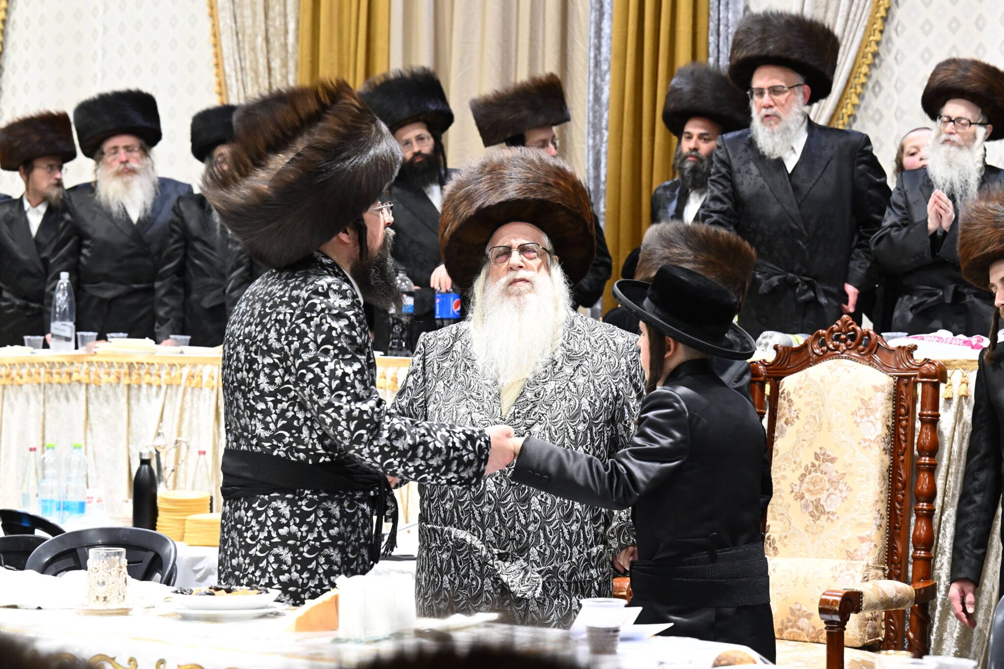 בצאנז חגגו בר מצווה לנכד האדמו"ר