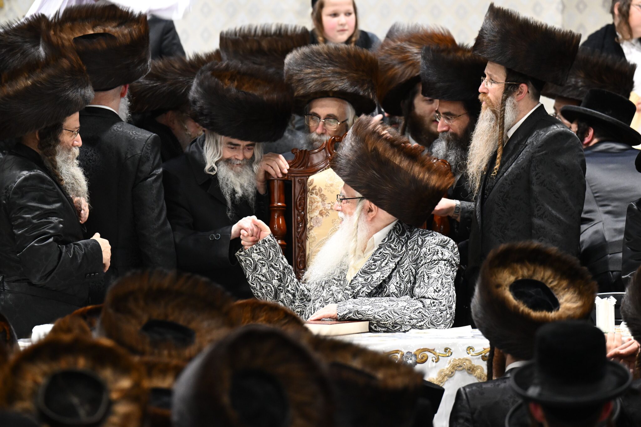 בצאנז חגגו בר מצווה לנכד האדמו"ר