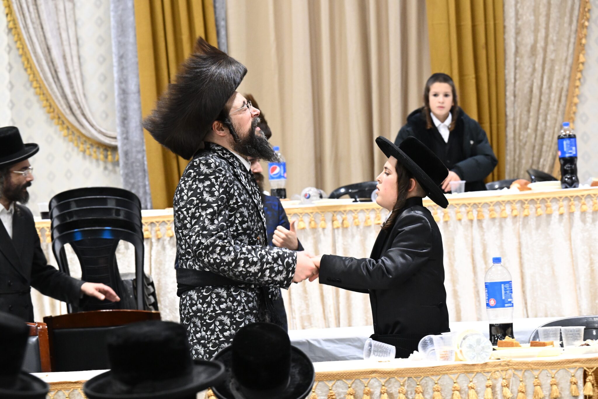 בצאנז חגגו בר מצווה לנכד האדמו"ר