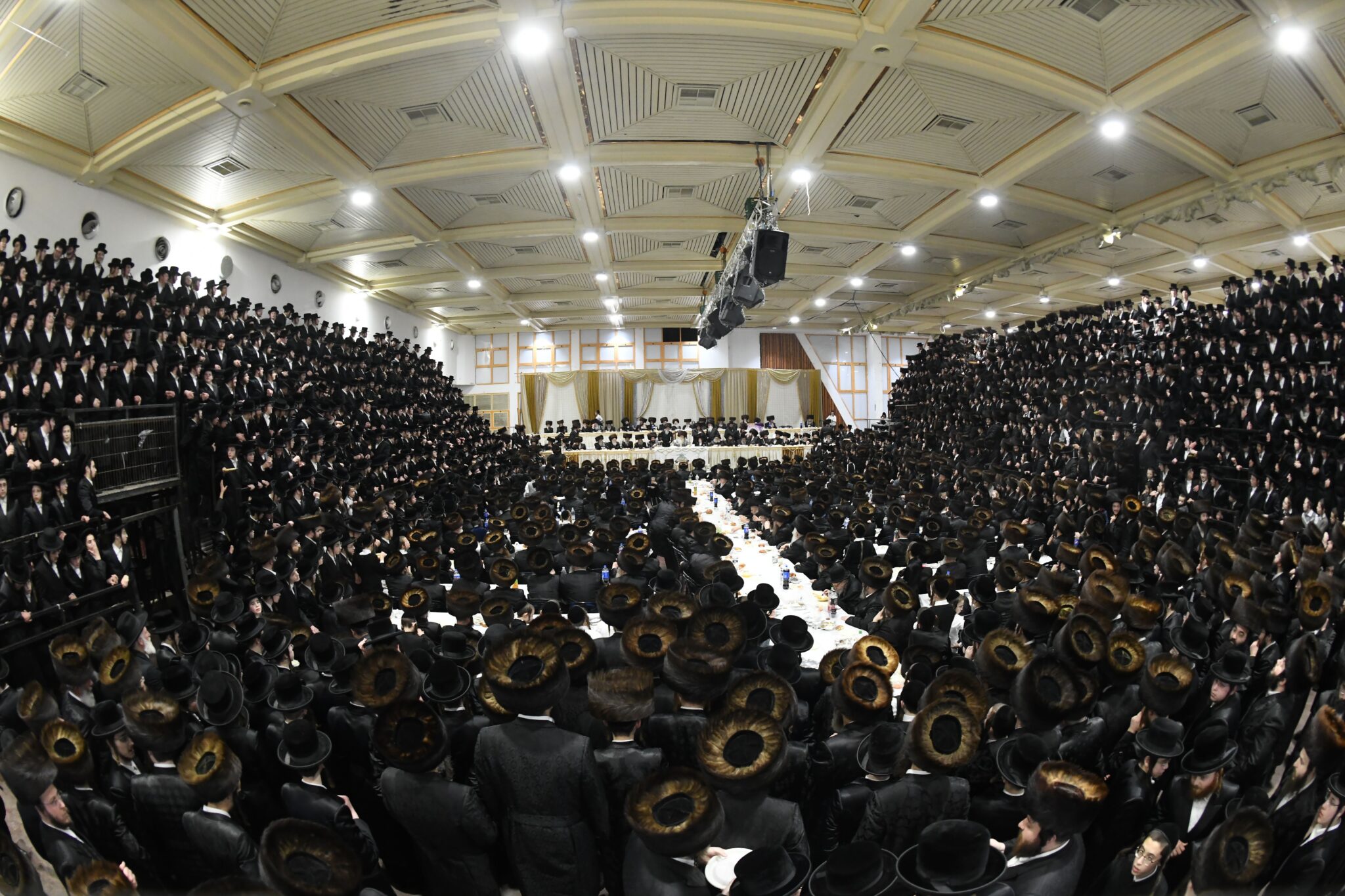 בצאנז חגגו בר מצווה לנכד האדמו"ר