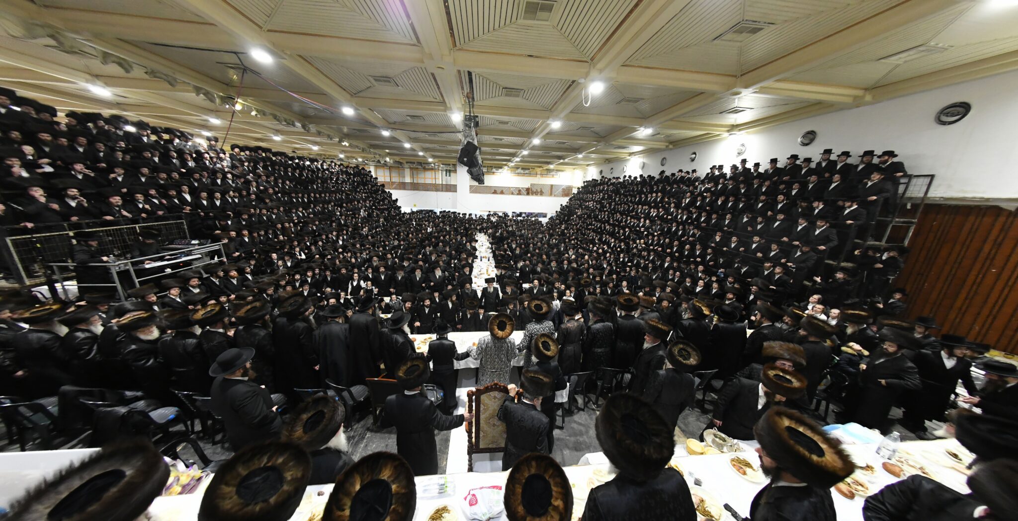 בצאנז חגגו בר מצווה לנכד האדמו"ר