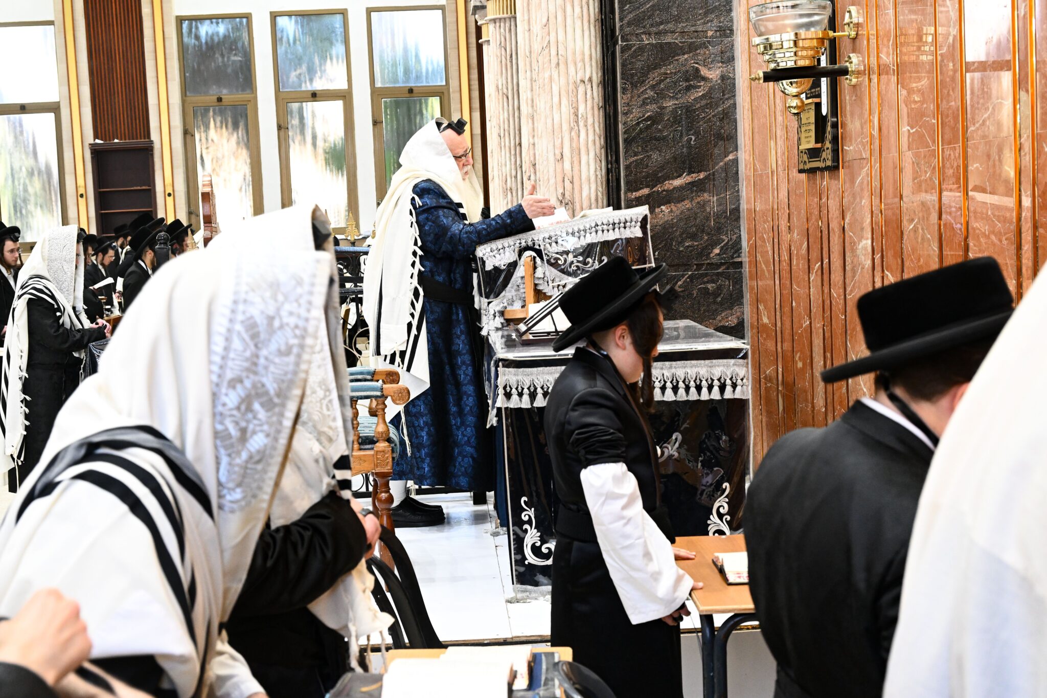 בצאנז חגגו בר מצווה לנכד האדמו"ר