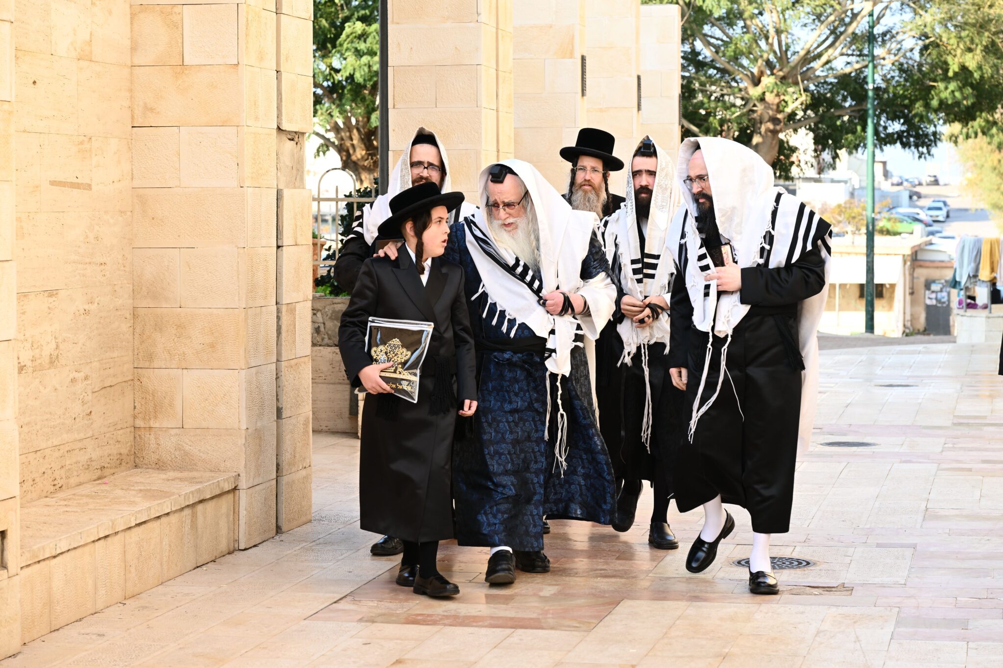 בצאנז חגגו בר מצווה לנכד האדמו"ר