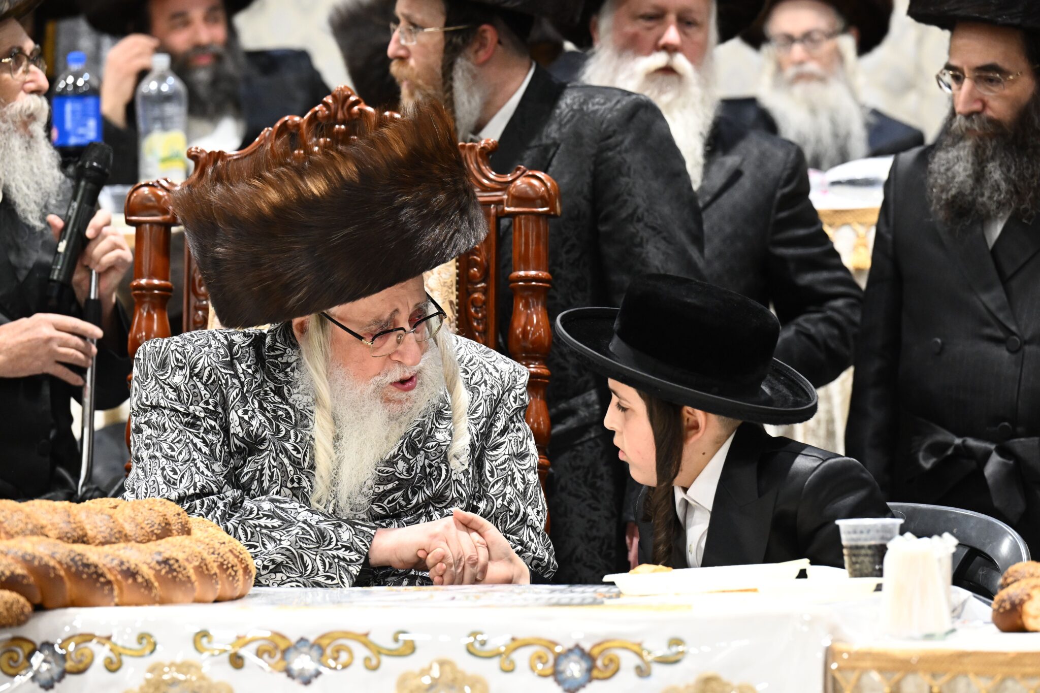 בצאנז חגגו בר מצווה לנכד האדמו"ר