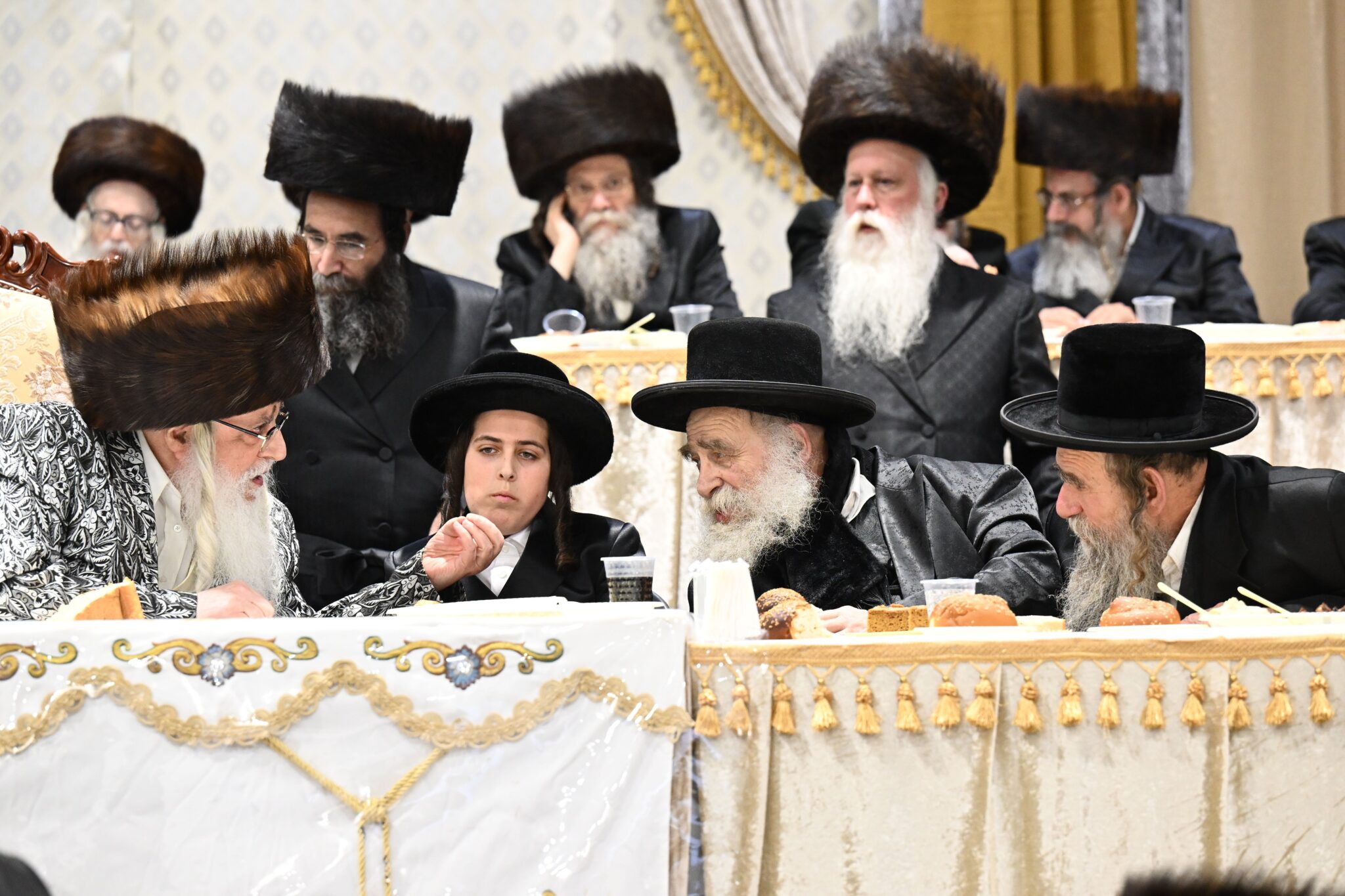 בצאנז חגגו בר מצווה לנכד האדמו"ר