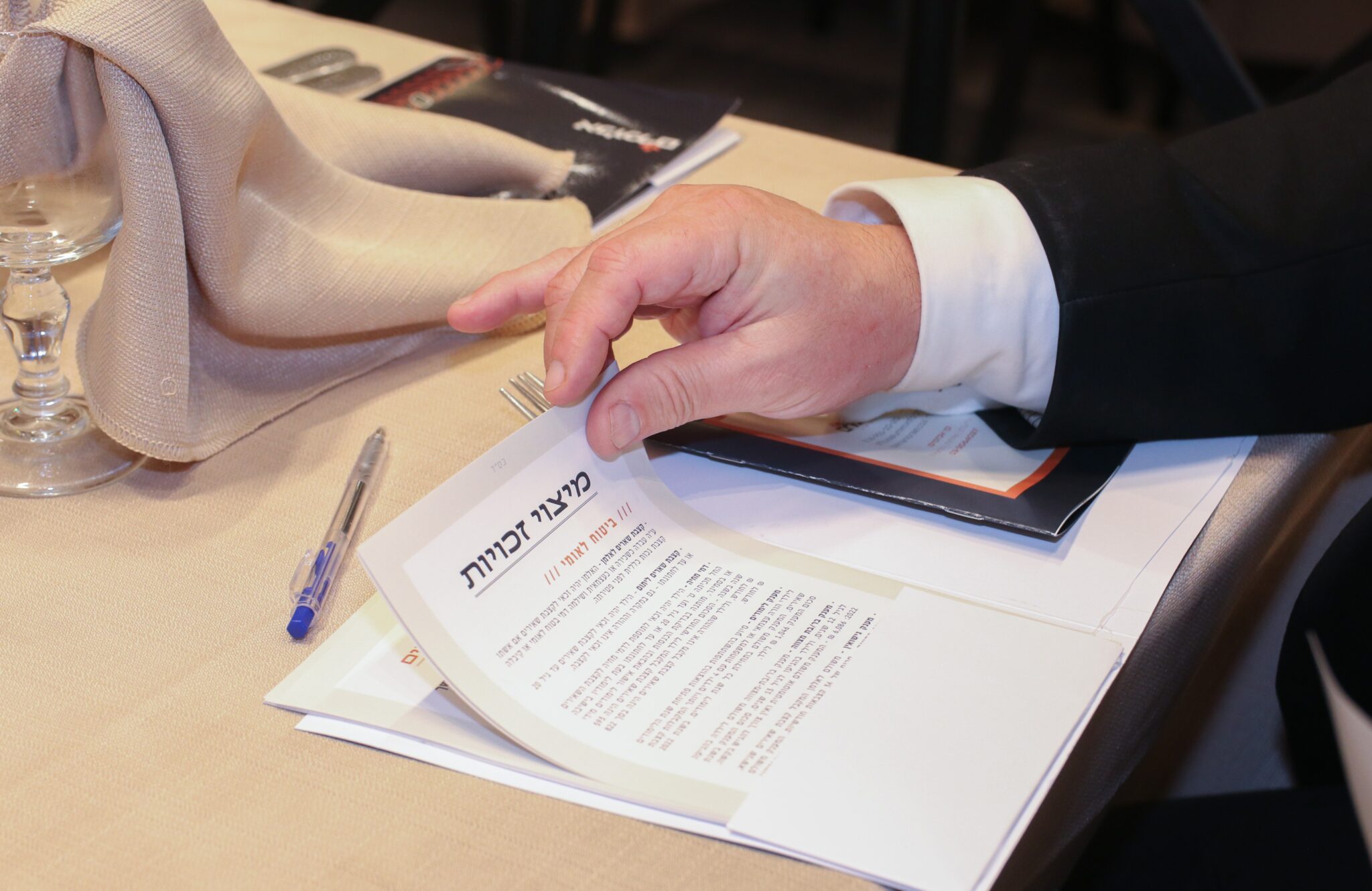 גלריה: האלמנים החרדים התאחדו סביב שולחן אחד