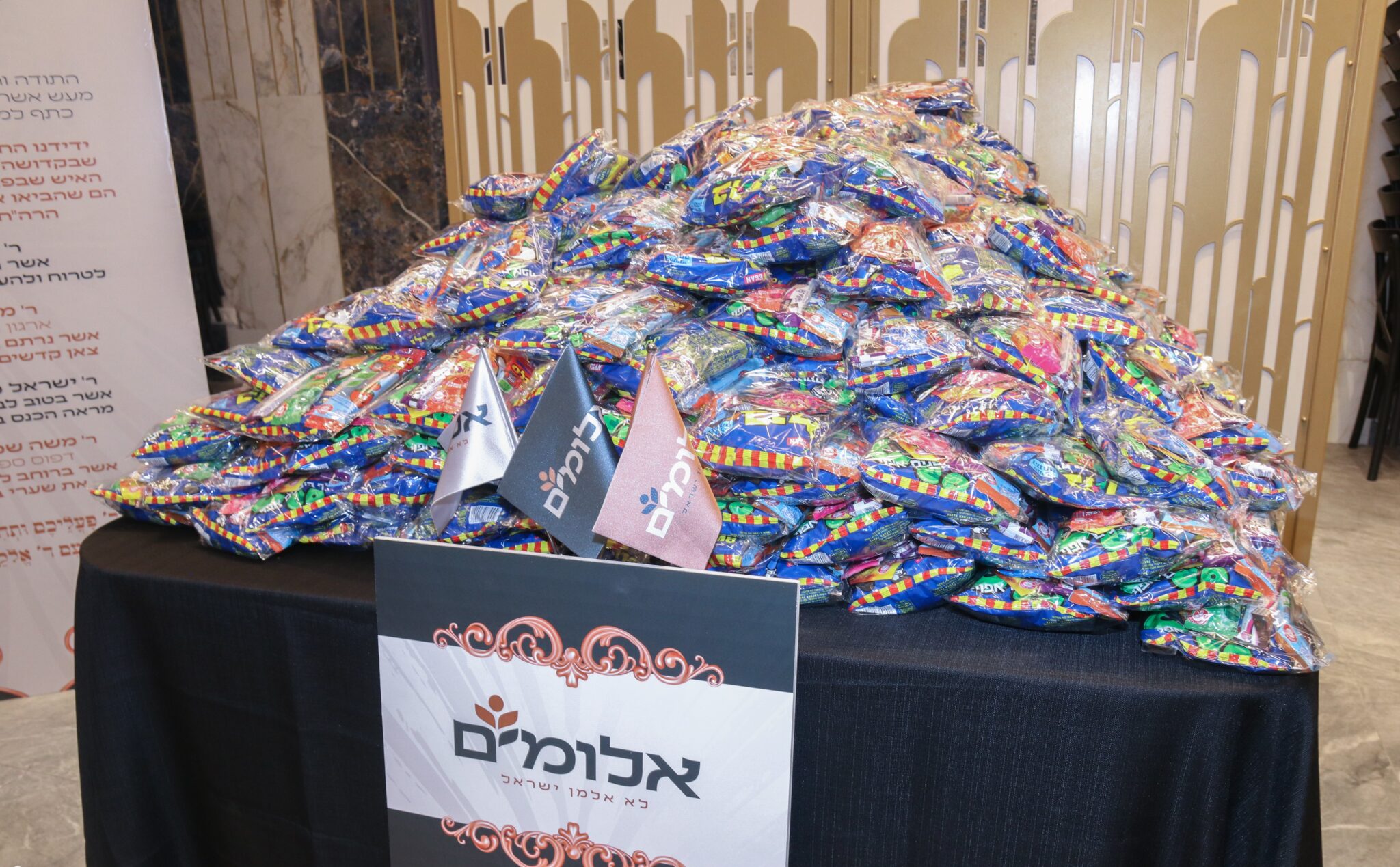 גלריה: האלמנים החרדים התאחדו סביב שולחן אחד