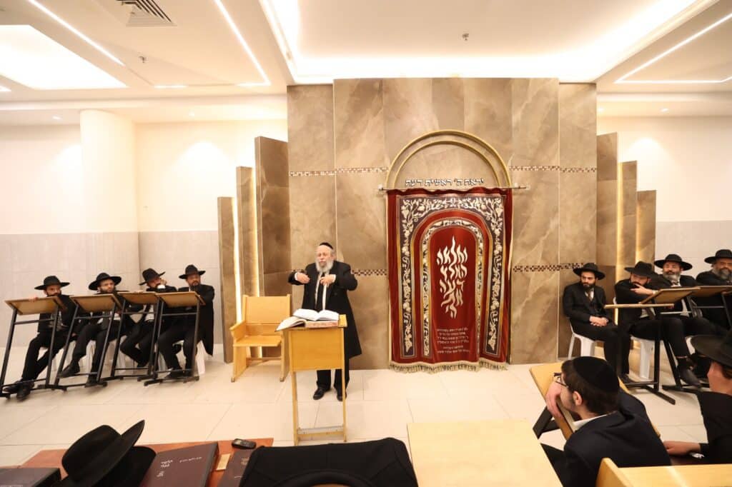  ראש הישיבה כתב הקדשות אישיות לכותבי החבורות