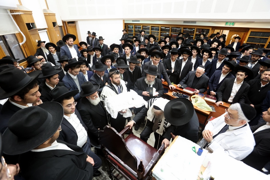 ראש הישיבה והדיין הכניסו את נכדם המשותף בבריתו של אאע"ה