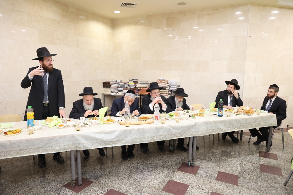 ראש הישיבה והדיין הכניסו את נכדם המשותף בבריתו של אאע"ה