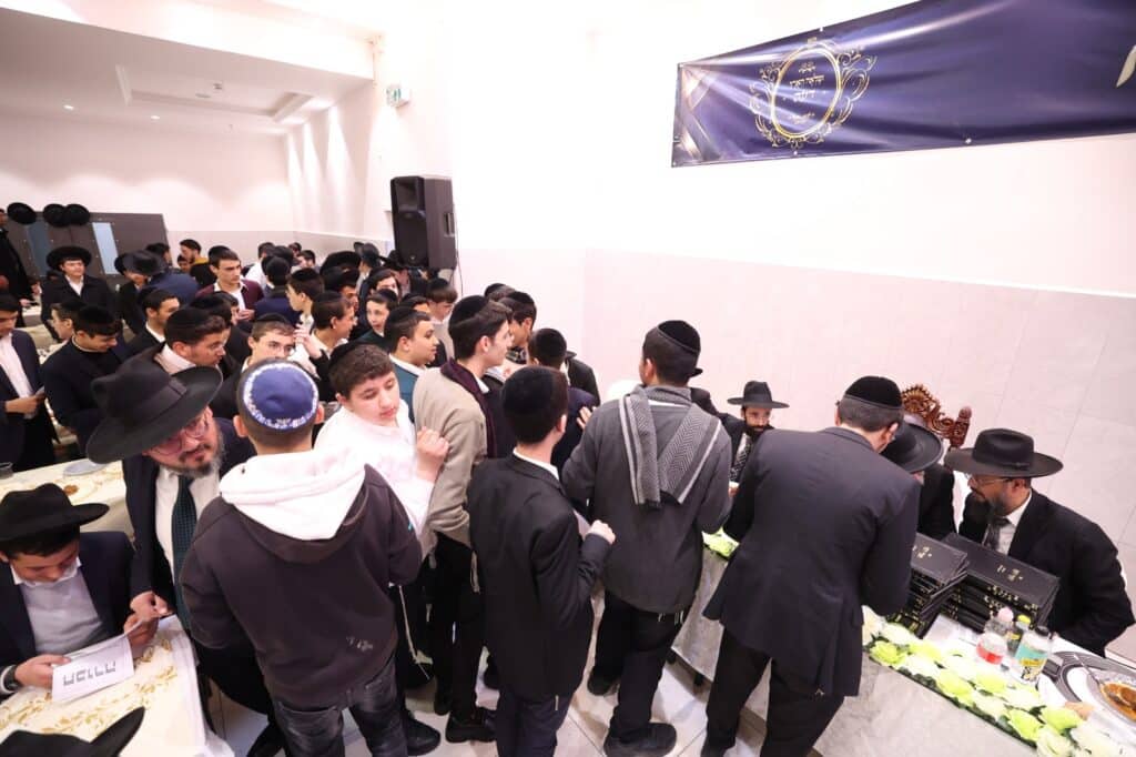  ראש הישיבה כתב הקדשות אישיות לכותבי החבורות