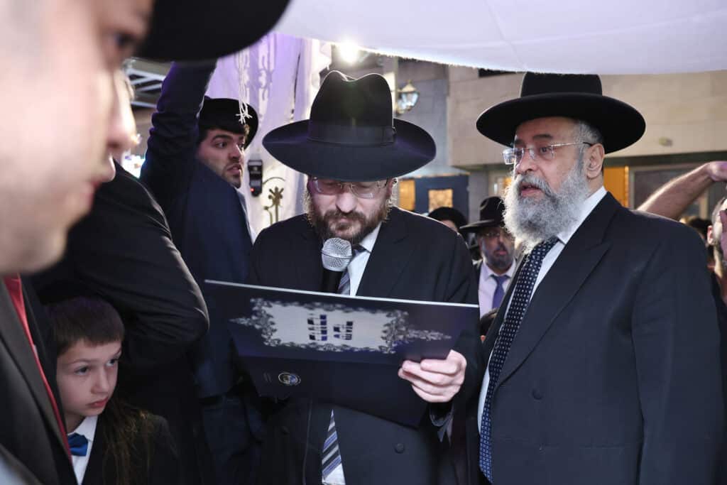 ראש הישיבה השיא את בן זקוניו • גלריה