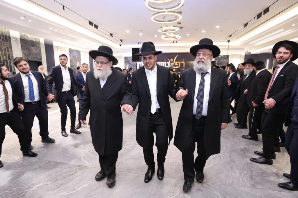 ראש הישיבה השיא את בן זקוניו • גלריה