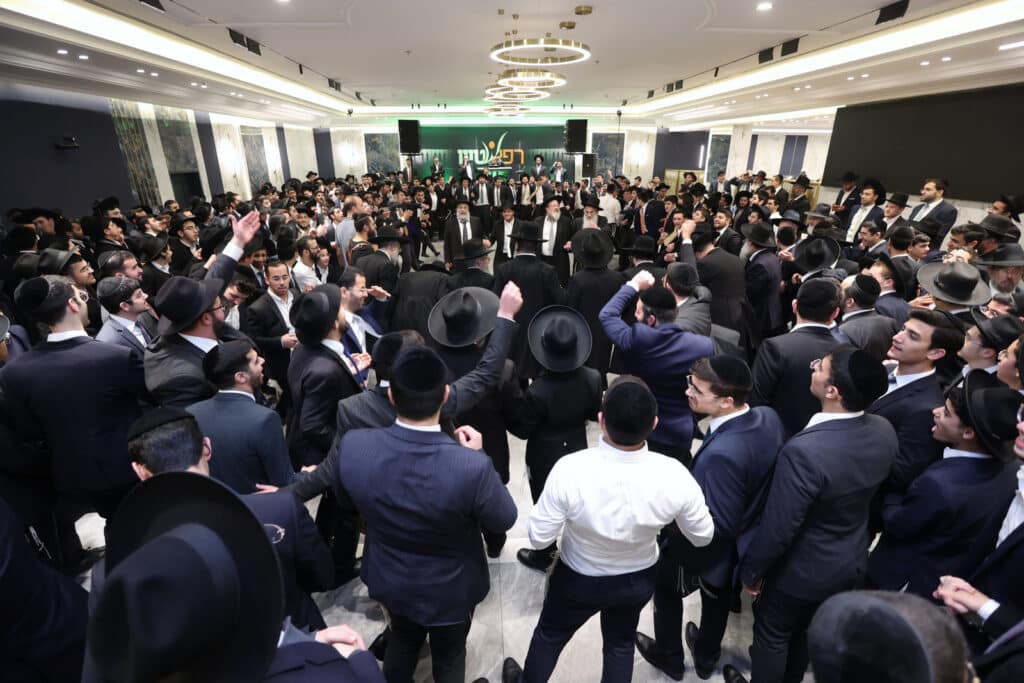 ראש הישיבה השיא את בן זקוניו • גלריה