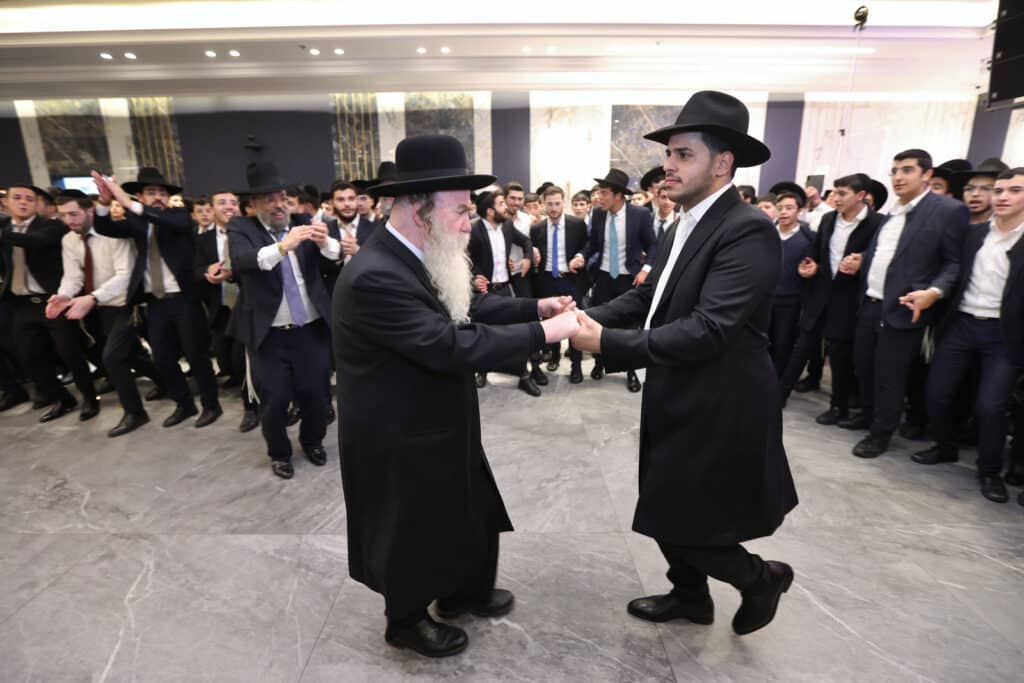 ראש הישיבה השיא את בן זקוניו • גלריה