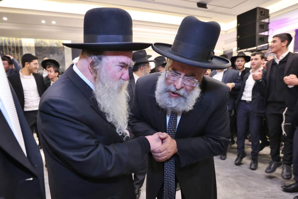 ראש הישיבה השיא את בן זקוניו • גלריה