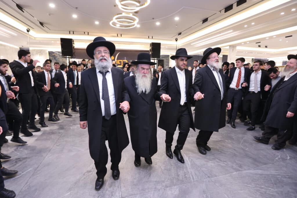 ראש הישיבה השיא את בן זקוניו • גלריה