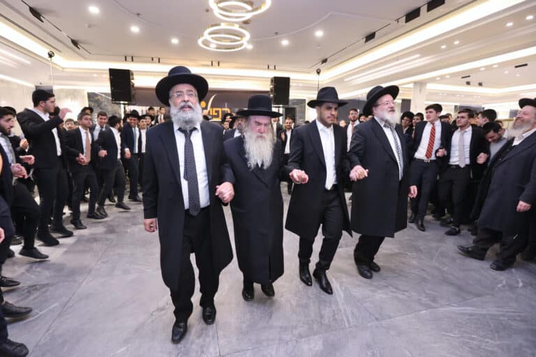 ראש הישיבה השיא את בן זקוניו • גלריה