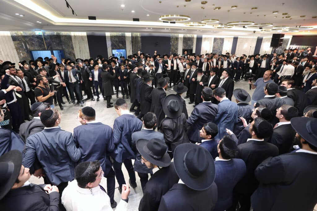 ראש הישיבה השיא את בן זקוניו • גלריה