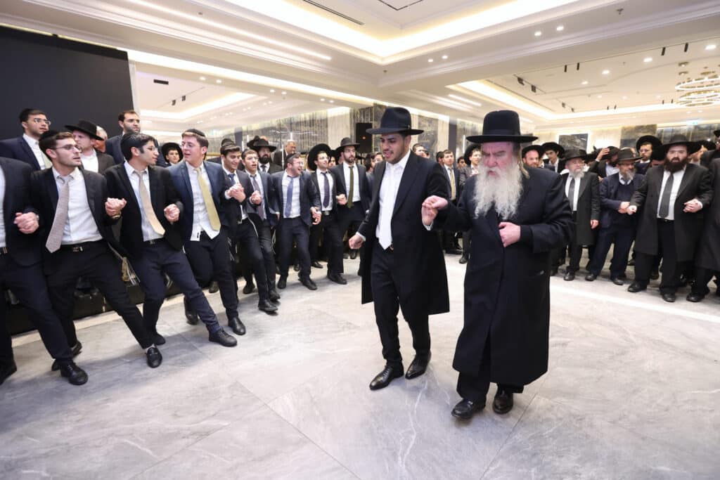 ראש הישיבה השיא את בן זקוניו • גלריה