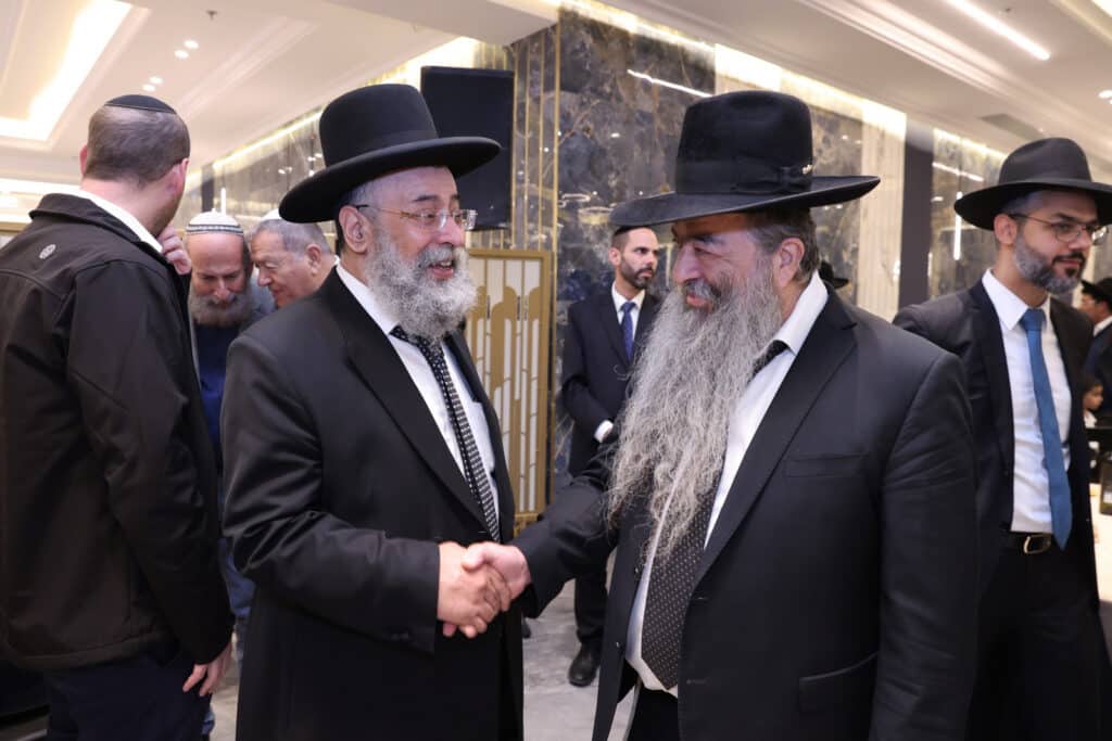 ראש הישיבה השיא את בן זקוניו • גלריה