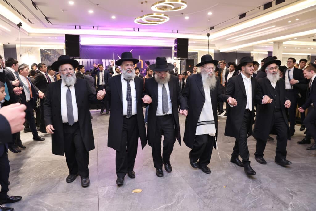 ראש הישיבה השיא את בן זקוניו • גלריה