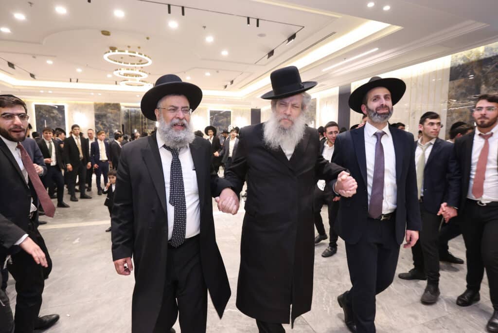 ראש הישיבה השיא את בן זקוניו • גלריה