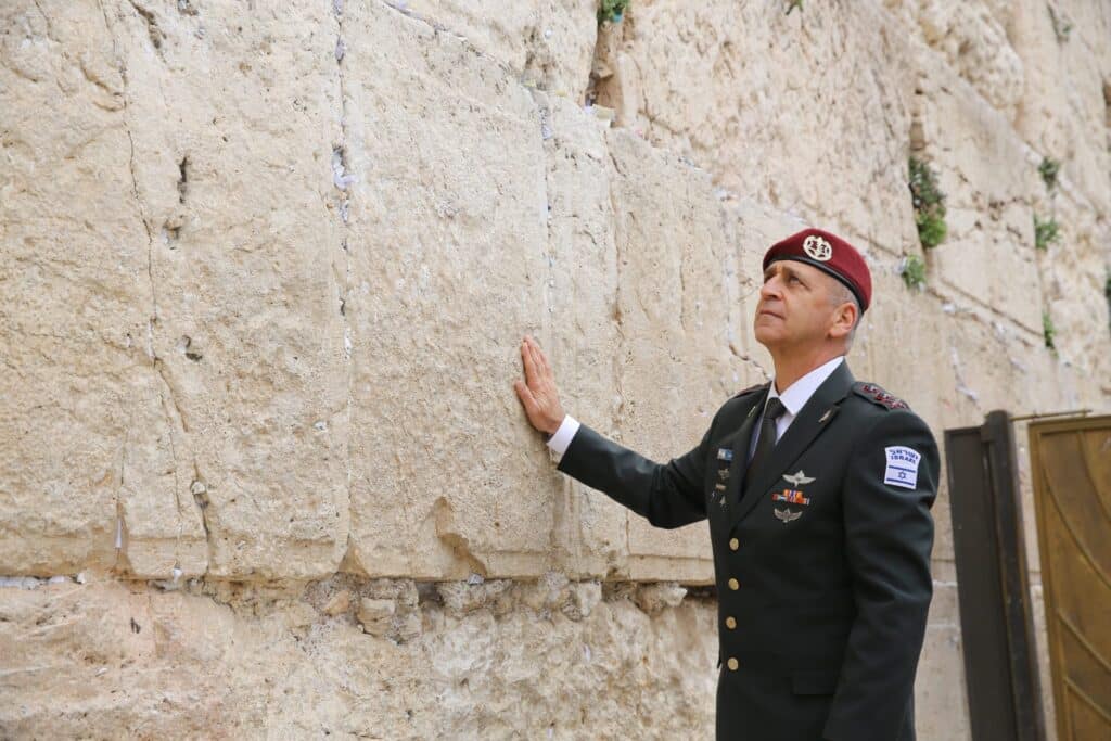 הרמטכ"ל הנכנס הגיע לכותל וקיבל ספר תהילים