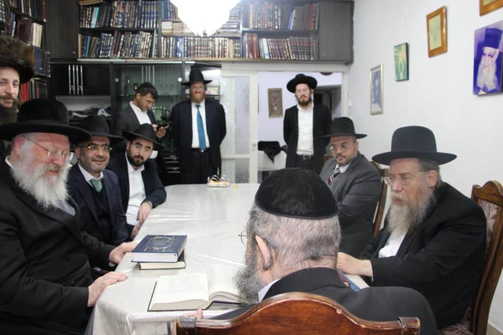 רבני בני ברק בכינוס בביתו של הרב הספרדי