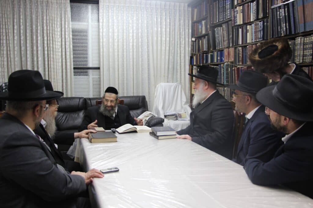 רבני בני ברק בכינוס בביתו של הרב הספרדי