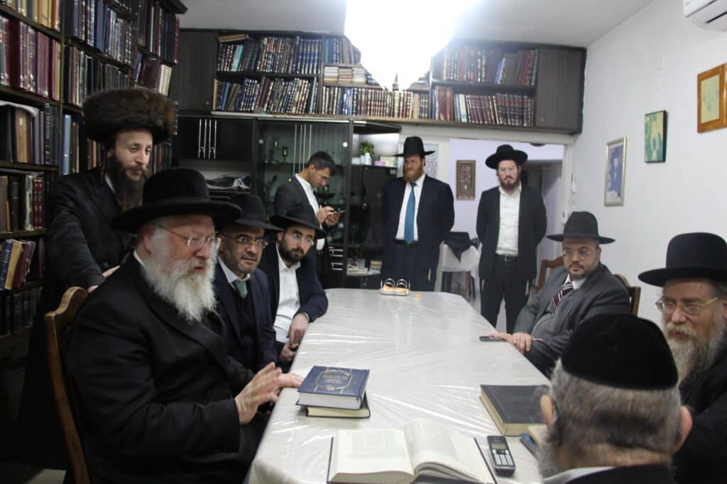 רבני בני ברק בכינוס בביתו של הרב הספרדי