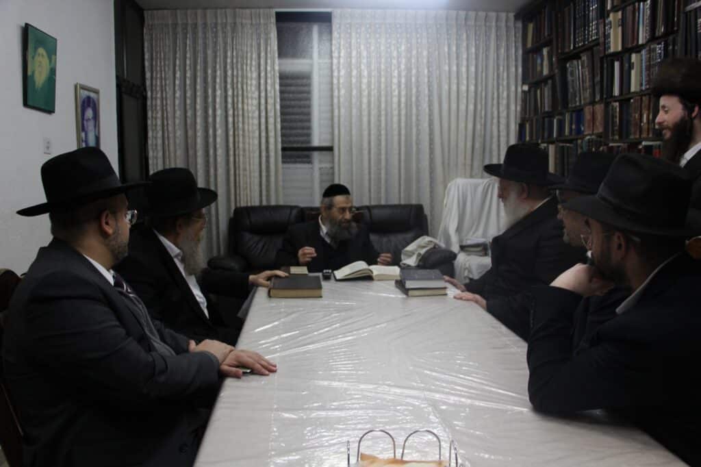 רבני בני ברק בכינוס בביתו של הרב הספרדי