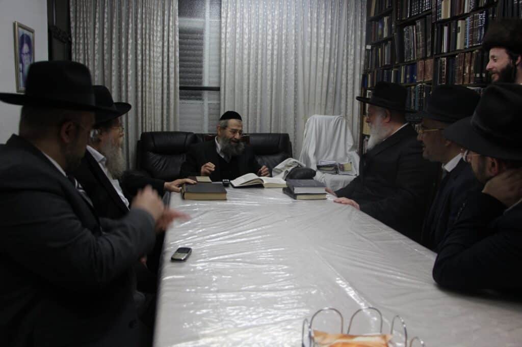 רבני בני ברק בכינוס בביתו של הרב הספרדי