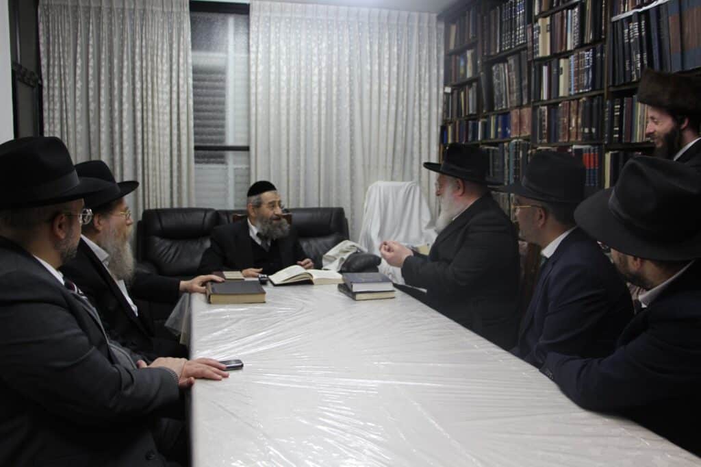 רבני בני ברק בכינוס בביתו של הרב הספרדי