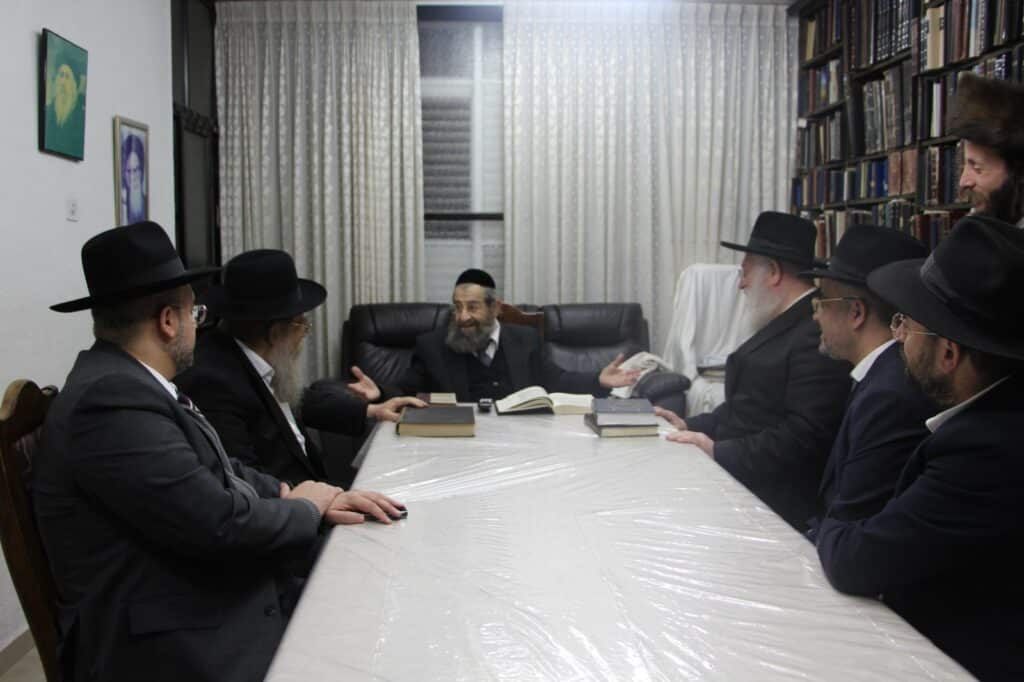 רבני בני ברק בכינוס בביתו של הרב הספרדי